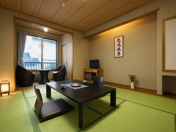 �y�Ƃ������z�ό����C���̕��ɁB�R�X�p�d���̉��K���_