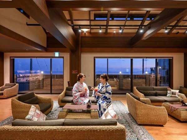 �y���r�[���E���W�z�A���R�[���ނ̂��񋟂�����B21���܂Ńt���[�h�����N�T�[�r�X�̗��p���\�ł��B