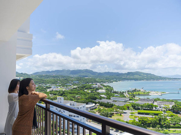 �������A�o���R�j�[����̓z�e�������̐�i���y���߂�B