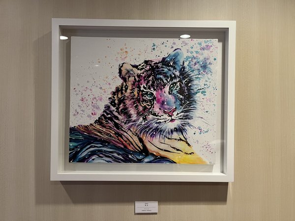 �p�C�I�����h�z�e���F�y�t���A�ɓW������Ă���G��̗�z