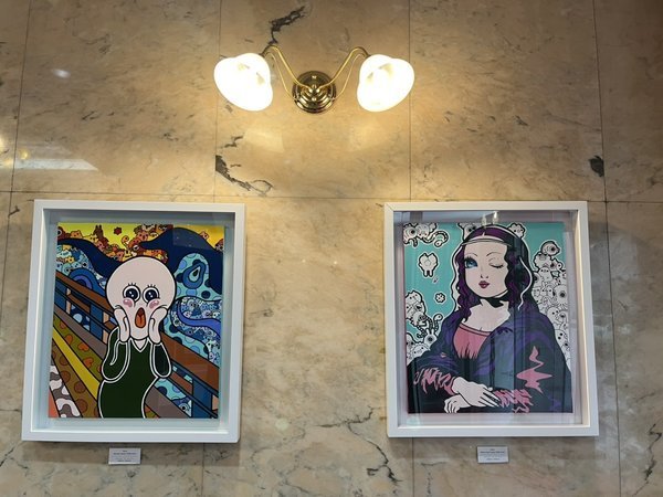 �p�C�I�����h�z�e���F�y���r�[�ɓW������Ă���G���z