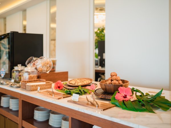 �yLounge�zUBUFURU���E���W�ł́A�؍ݒ��̂��܂��܂ȃV�[���Ɋ��Y�����Ԃ����񋟁B