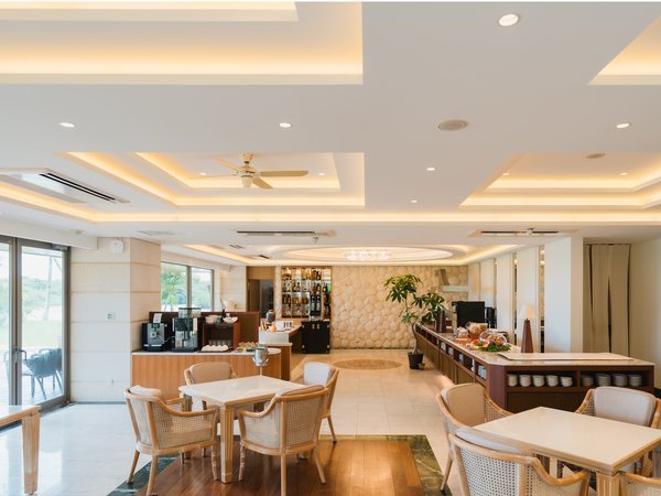 �yLounge�zUBUFURU�̃��E���W�́A�؍݂̋��_�ƂȂ�㎿�ȋ�ԁB