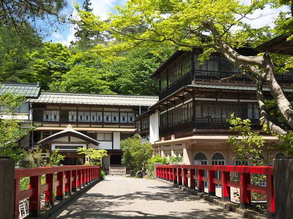 【積善館 本館】【元禄７年創業】日本最古の木造湯宿建築で心と体が整う湯治体験を