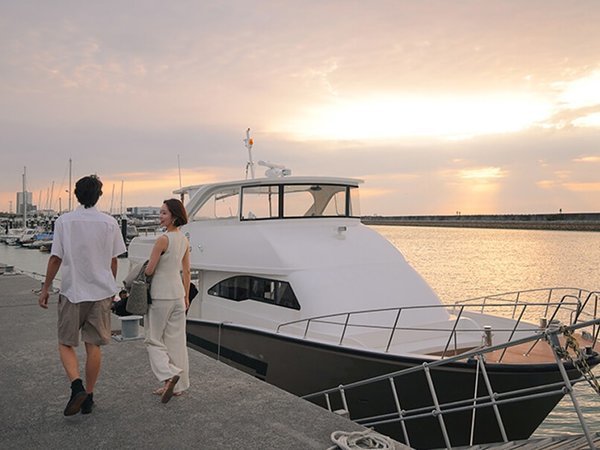 ����v�����X�z�e�� �I�[�V�����r���[���̂��FSunset Mocktail Cruise