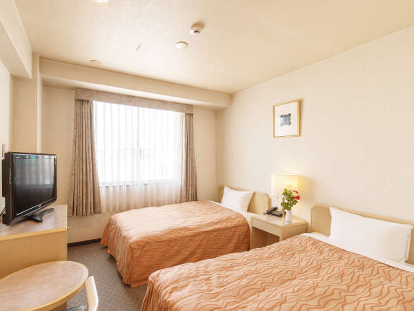 ◆ツインルーム【15平米】幅110cmのゆったりサイズのベッドが2台。全室無線LAN（Wi-Fi）対応です。