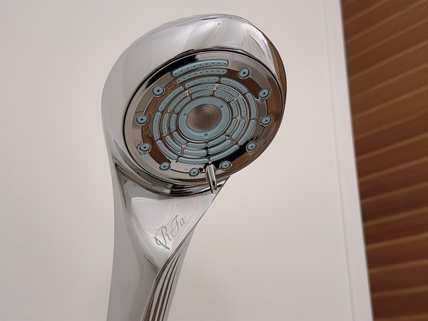 �v���~�A�t���A��p�Ń��t�@�̃V�����[�w�b�h�����p�ӂ��Ă���܂��B