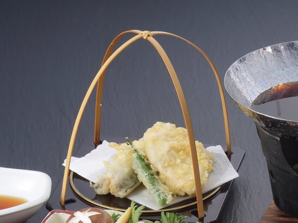 ���ٔ~���F������������Ă閼�킫���̈�i