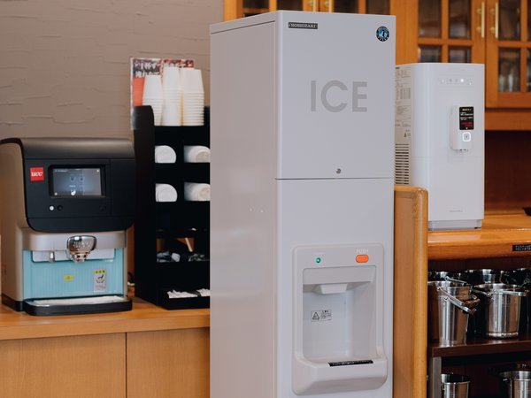 ���r�[�ɂ̓R�[�q�[�}�V���␻�X�@�A�E�H�[�^�[�T�[�o�[��������������܂��B�����R�ɂ����p�������B