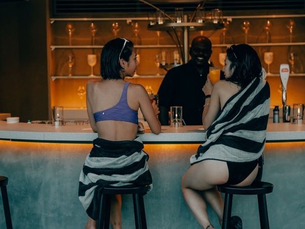 BOTANICAL POOL CLUB�FPOOLSIDE BAR