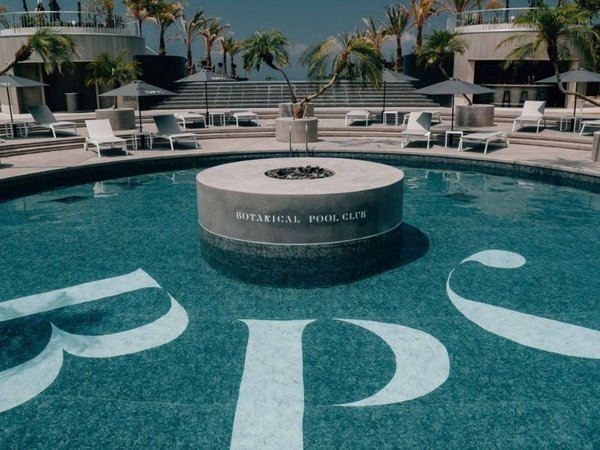 BOTANICAL POOL CLUB�FSIGNATURE POOL