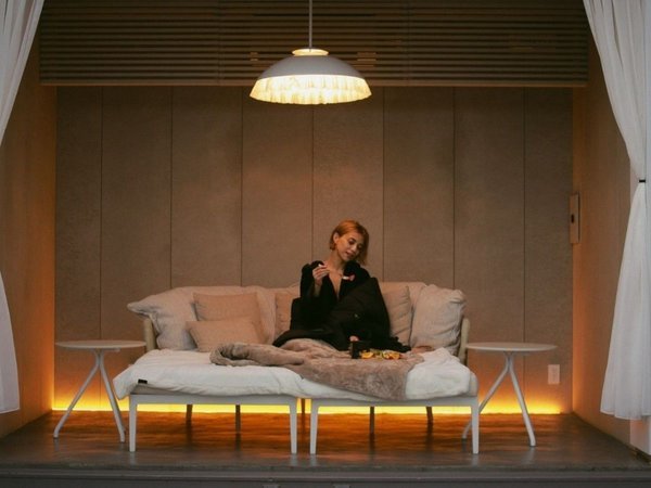 BOTANICAL POOL CLUB�FPOOL HOUSE