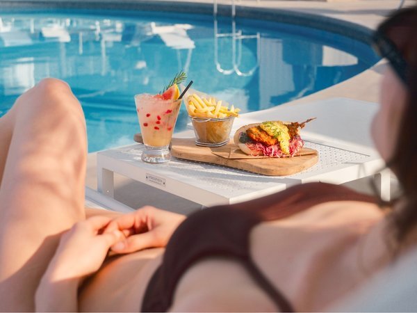 BOTANICAL POOL CLUB�F�y���Č���I�zEARLY POOL IN & SUNLIT DRINK HOURS