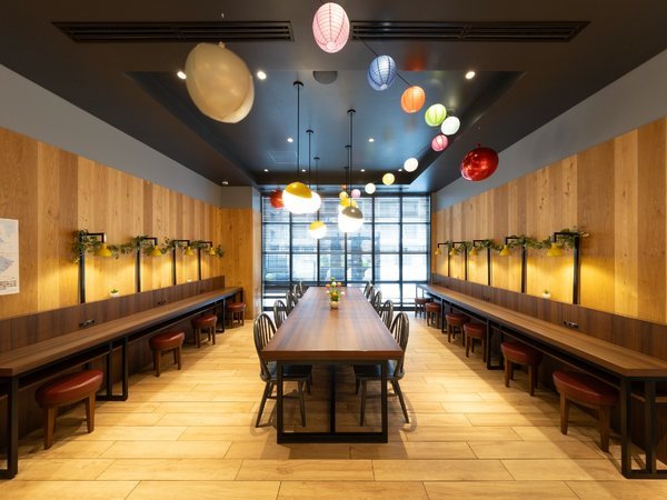 ���E���W