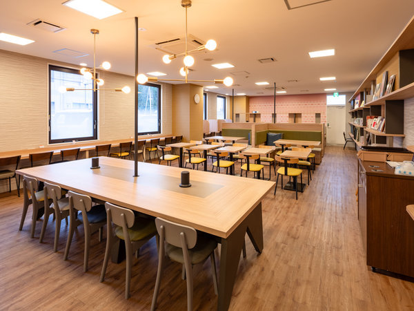 【ライブラリーカフェ】思い思いのひとときをごゆっくりお過ごしいただける空間です