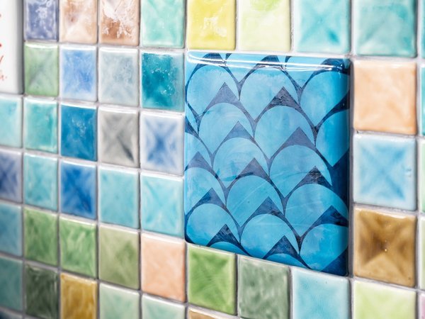 ��������̕ǂ̋�J�Ă͂��̂܂܂�