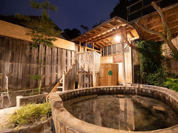 【温泉】大浴場露天風呂と樽風呂