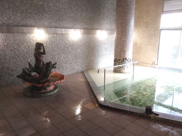 【人魚の湯】人魚の銅像が設置してあります。