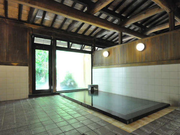 【温泉】男性内湯。開湯1300年の「浅間温泉」江戸時代には松本城のお殿様が通ったといわれています。