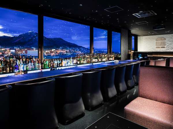 【13階】夜景バー エステラード　最上階のバーでは煌く函館山を一望できます