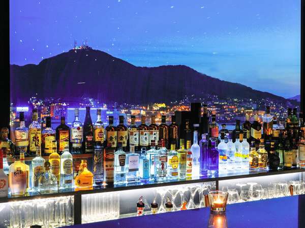 【13階】夜景バー エステラード　世界の銘酒と眼下に広がる函館の街のきらめきをお楽しみいただけます