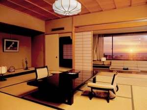 ����ɂ���V�َ��G���E���ʎ�(�͌�E�����̑΋Ǐ�j�B�[�z���x�͘p�ɒ��ތi�ς͈����B