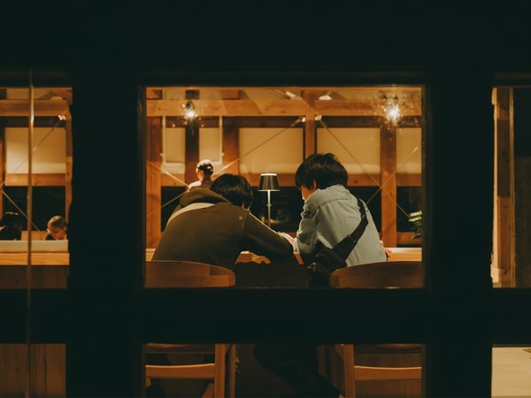 Lounge�b8:00-21:00�̊ԃ��E���W�ł͂����R�ɂ��߂������������܂�