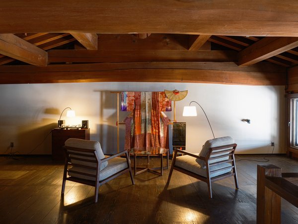 Suite with Hanui�b���̃_�C�i�~�b�N�ȗ���Ղ�2F�x�b�h���[���ɖ~�x�ߑ�����ʓW���������]�l�b�g���[��