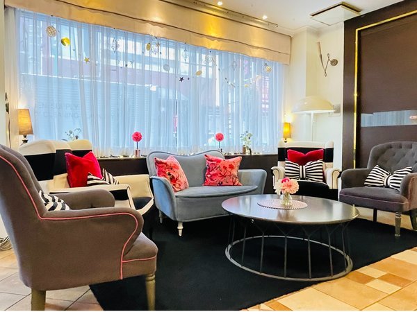 �V��������V�����f���A�B���ɂ��L���郍�r�[�B�������Ƃ����\�t�@�ł����������܂��B