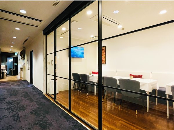 ���l���̃~�[�e�B���O�ɁB�e���r���j�^�[�EWi-Fi�����Ȃ̂Ŏ����W�J��I�����C���~�[�e�B���O���\�ł��B