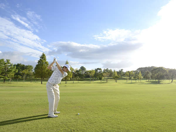 【ゴルフ】ビギナーから熟練者まで幅広い方々に好評のコース。プロトーナメントの開催実績もあるコースです