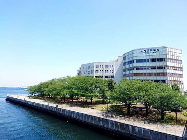 Urplais ホテル 旅館 宿泊施設の検索 みなとみらい中心エリアからすぐ 海沿いのロケーション 駅から徒歩で約5分 観光 ビジネスの拠点に 横浜 みなとみらい 万葉倶楽部