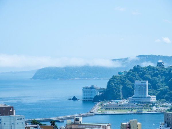 【桃山テラスからの眺望】晴れの日は熱海城や初島も望めます。