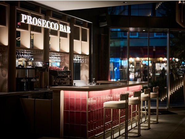 �U ���C�����p�[�N �L�����o�X ����R���h�[�F1�K PROSECCO BAR