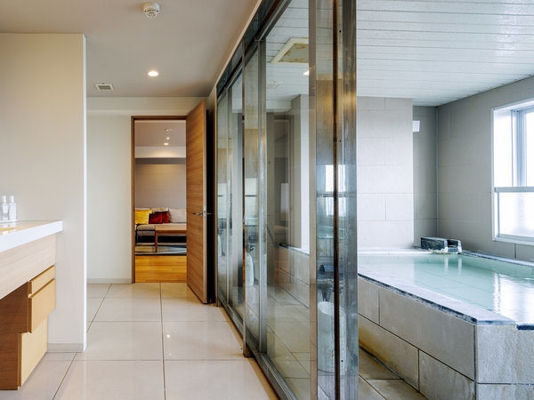 �g�`�j�n�c�`�s�d�@�C���̕��̎{�ݎʐ^3