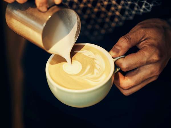 �j�b�R�[�X�^�C�����É��F���É����ˁuTRUNK�@COFFEE�v�ƃR���{�����I���W�i���R�[�q�[