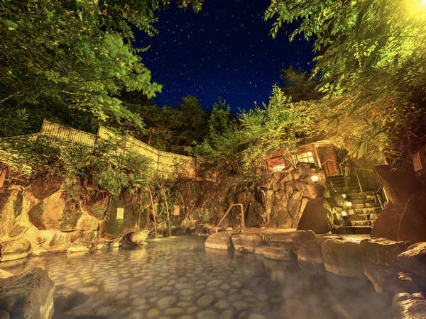【湯快リゾート　湯村温泉　三好屋】湯けむり荒湯と星と森の露天風呂