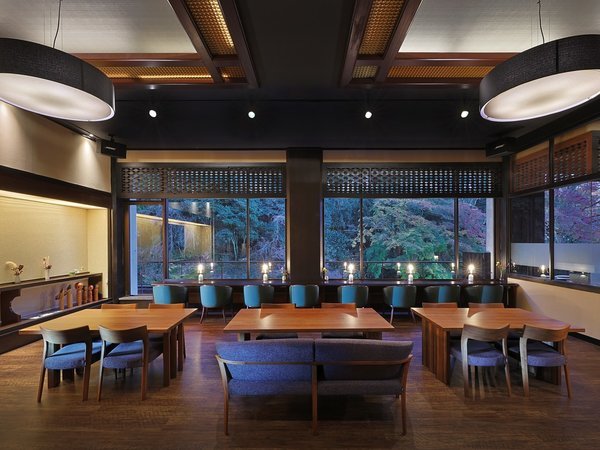 ���E���W�@�傫�ȑ���������~�肻�����J���I�ȋ�ԁB���������Ƃ��߂������������܂��B