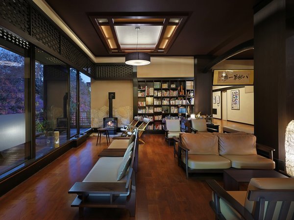 ���r�[�@�a���N���V�J�����_���ȕ��͋C�̃��r�[�B