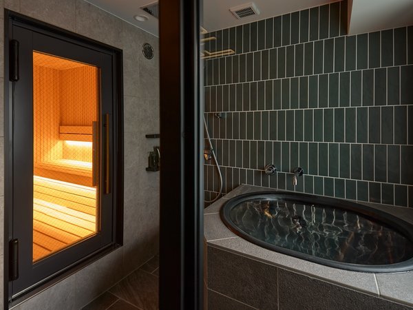 BASE LAYER HOTEL ���É��сF�R�[���h�o�X