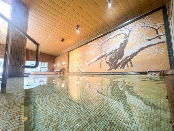 �m�V�R��������n�W��1,529m�̈ʎR����N���o��z��́A���炩�ł��炩�Ȕ�������̓�