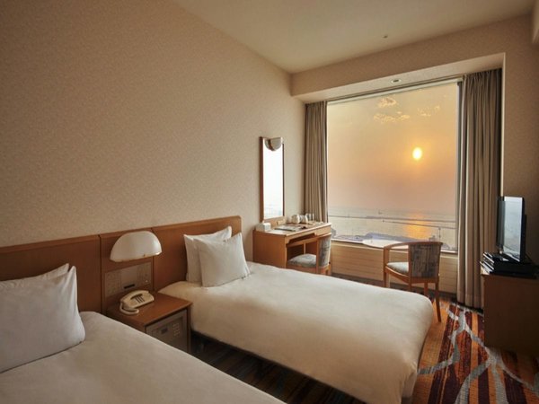 ���H�v�����X�z�e���F�I�[�V�����r���[�̗z�ɕ�܂�� ����X�e�C