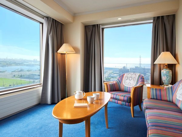 ���H�v�����X�z�e���F�y�X�C�[�g�i48�u�j�z���r���O