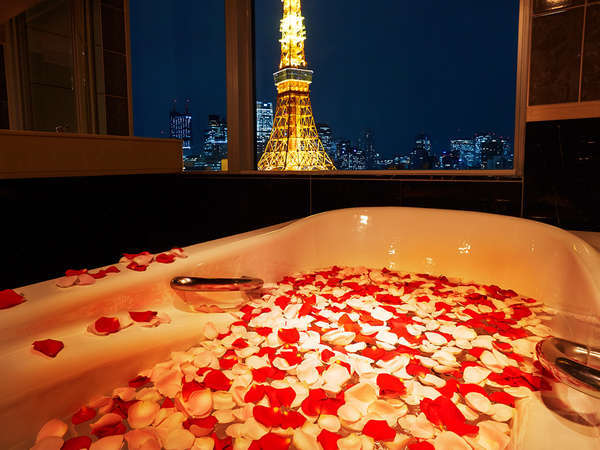 バラの香りに包まれながら東京タワーの景色を眺める贅沢なひと時