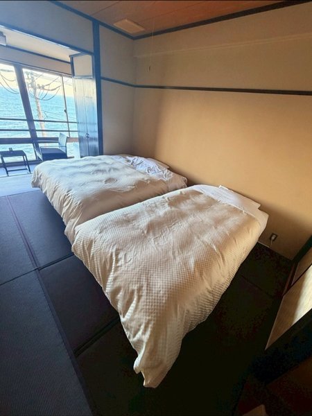 �V���O���x�b�h�A�N�C�[���x�b�h