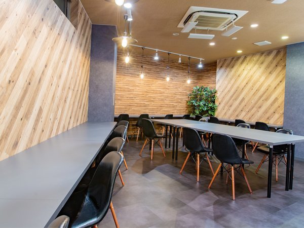 画像(【フリーラウンジ】湯上がりの休憩や仕事の作業スペースなどご自由に利用ください！)