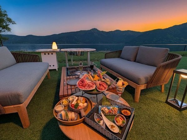 �U�E�v�����X�������m�΁F�wBBQ by the lake�x �ΔȂ̃o�[�x�L���[