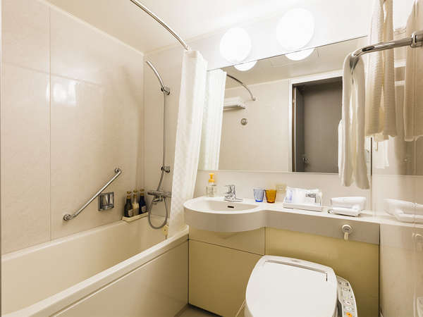 【風呂】バスルームスーペリアフロアのお風呂はユニットバスをご用意しております。