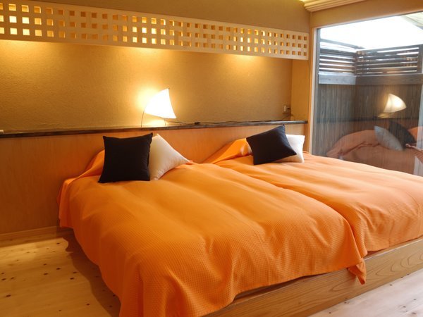 ���c�O�فF�i���̏��Ȃ��q��