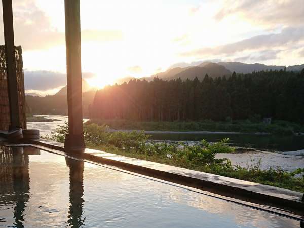 �y��΂��̏h�@���V���z�S12���̋q���E�ݐؘI�V����Y��Ȍi�F�𒭂߂��났�̂ЂƎ���